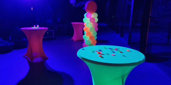 Glow in the dark feestje blacklight huren