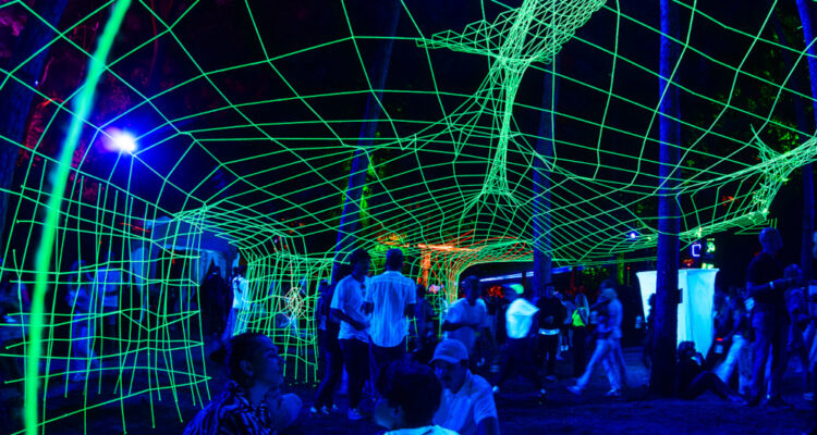 Blacklight Express - glow in the dark party wol kopen